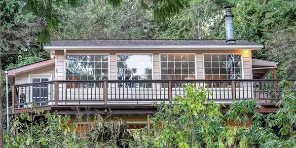 21925 W Lost Lake Road