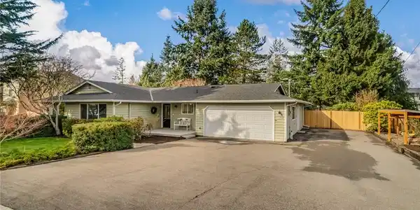 7807 33rd NE