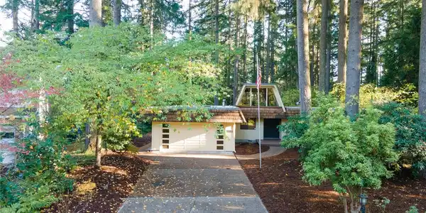 2325 Lakemoor SW