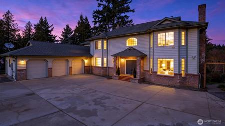 18432 Lake Desire SE