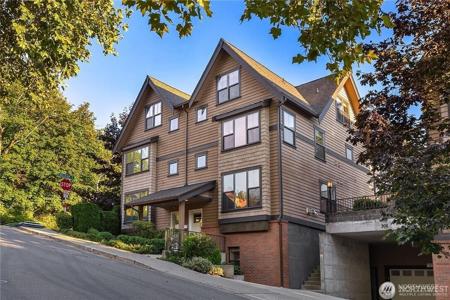 303 Bellevue SE