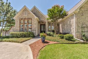 305 Lakeview Drive