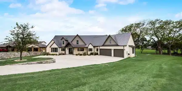 525 Bay Hill Lane