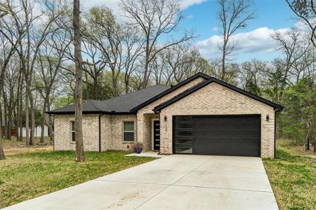 126 W Beachwood Loop