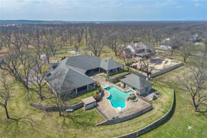 8216 Ravenswood Road
