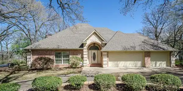 445 Meandering Way