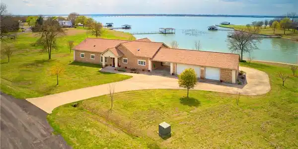 802 Shoreline Road