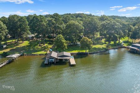 884 Featherston Road