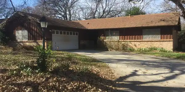 113 Twin Oaks Court