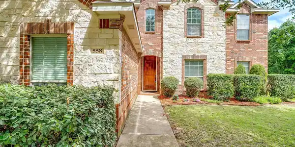 558 Ascot Way