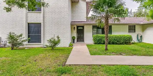 7729 Woodside Hill