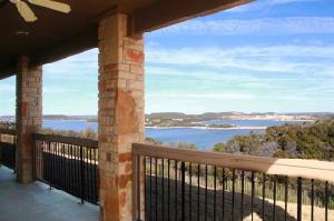 803 Eagle Point Circle