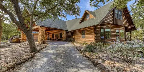 2602 N Lakeview Drive
