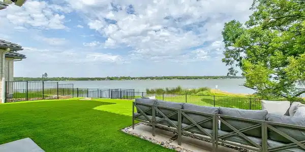 11013 Lakeside Drive
