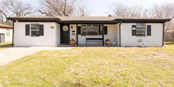3816 Lakewood Drive