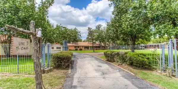 9067 Dickson Road