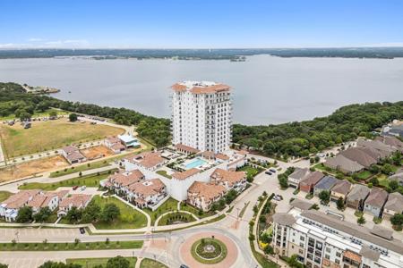 2800 Lakeside Parkway