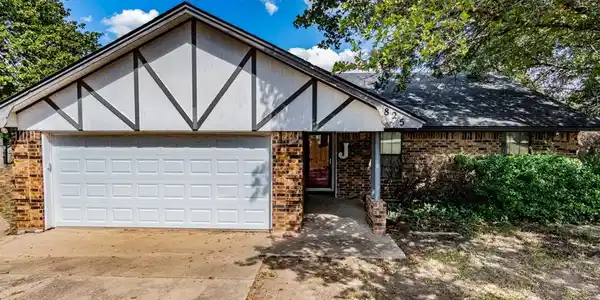 825 Wayne Trail