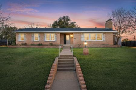 2208 Lake Ridge Circle