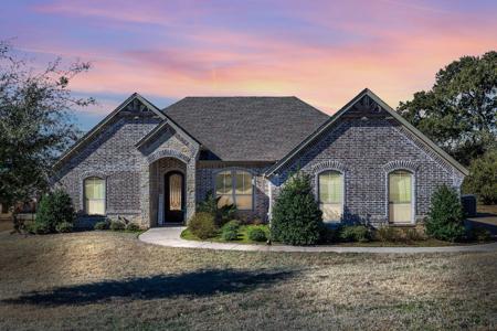 4404 Twin Oak Court