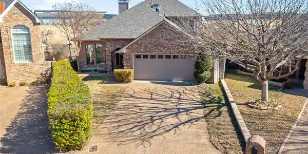8514 Fairway Drive