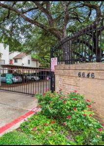 6646 E Lovers Lane