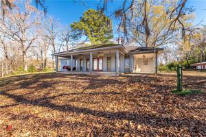 1328 Diamond T Road