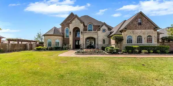 5933 Lakeside Drive