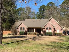 2827 Hillcrest Circle