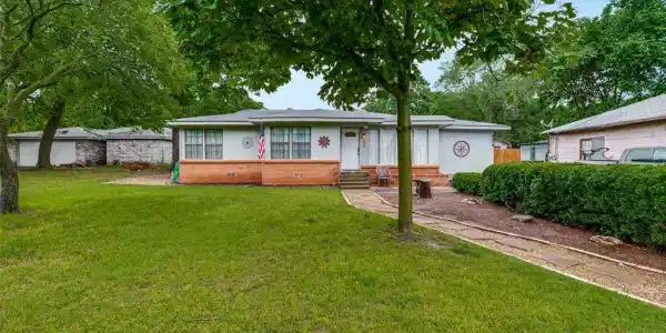2933 Chippewa Trail