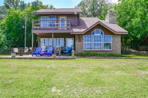 3243 Lakeside Drive