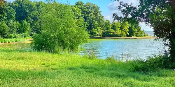 541 LAKEVIEW Landing