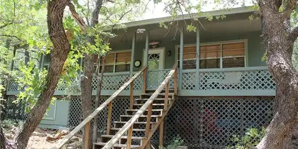 2222 S Lakeview Drive