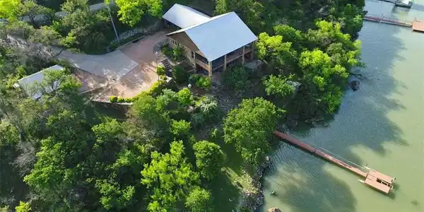 196 Lakeshore Drive