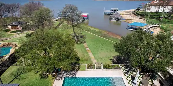 6000 Lakeside Drive