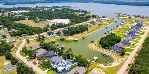 1620 Laguna Bay