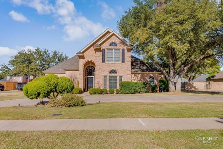 2434 Whispering Oaks Court