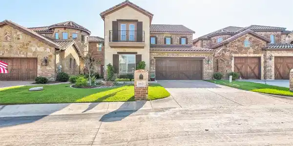 10025 Lakeside Drive