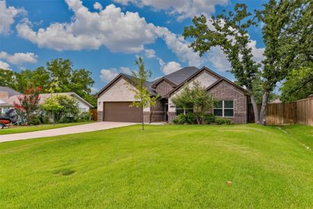 110 E Iriquois Drive