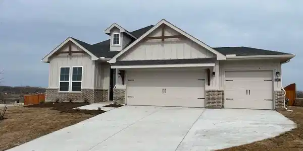 1401 Whitetail Lane