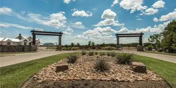 1548 Laguna Bay N
