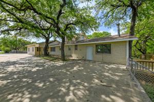 3601 E Oak Trail