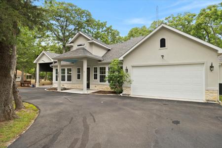 2526 Fox Point Circle