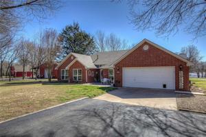 590 Center Road
