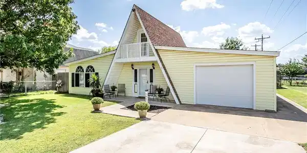 1925 Pelican Drive N