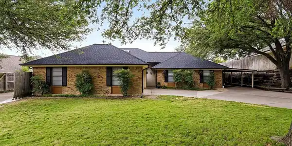 8557 Woodlake Circle