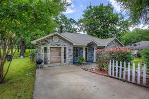 225 Lakeview Drive