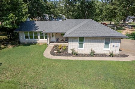 210 Lakeview Drive