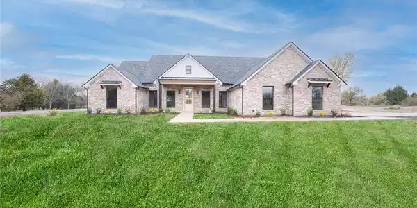 1010 Indian Trail