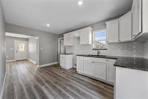 105 E Lavaca Street